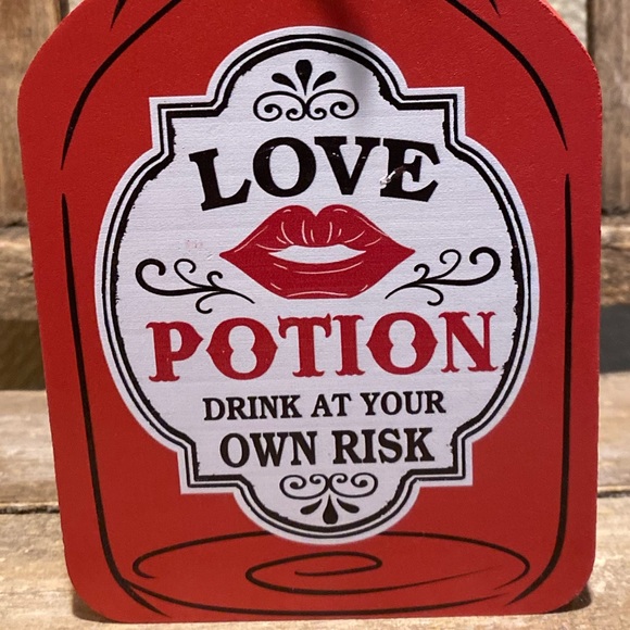 Valentine’s Day Love Potion Bottles Set of 2, Guaranteed To Fall In Love Sign - Picture 16 of 16